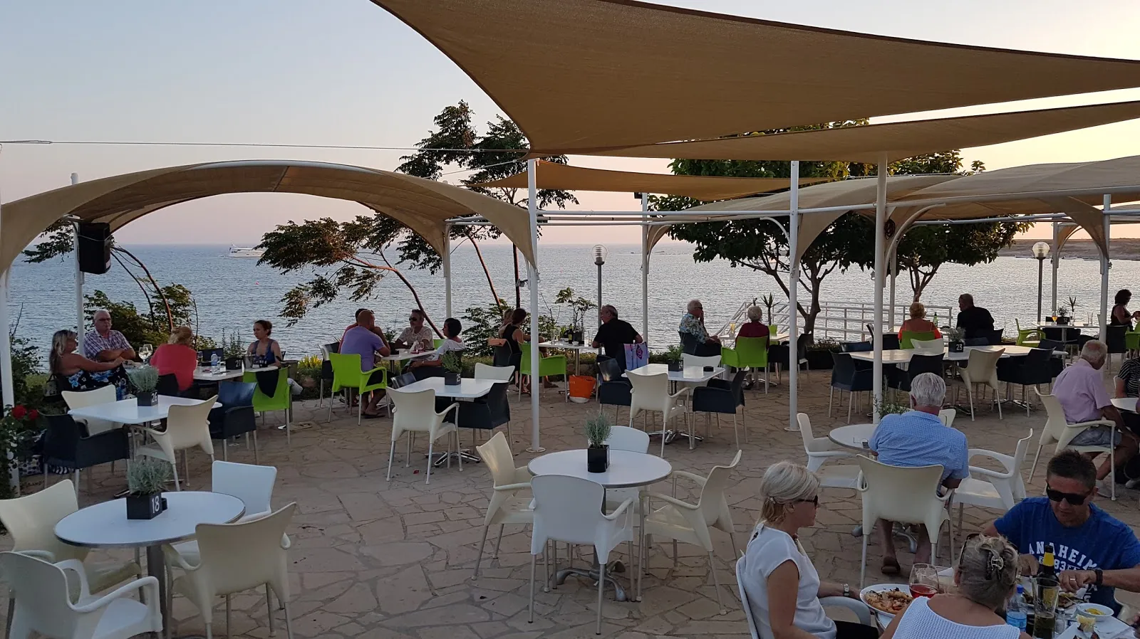 Bonamare Beach Bar, Timi
