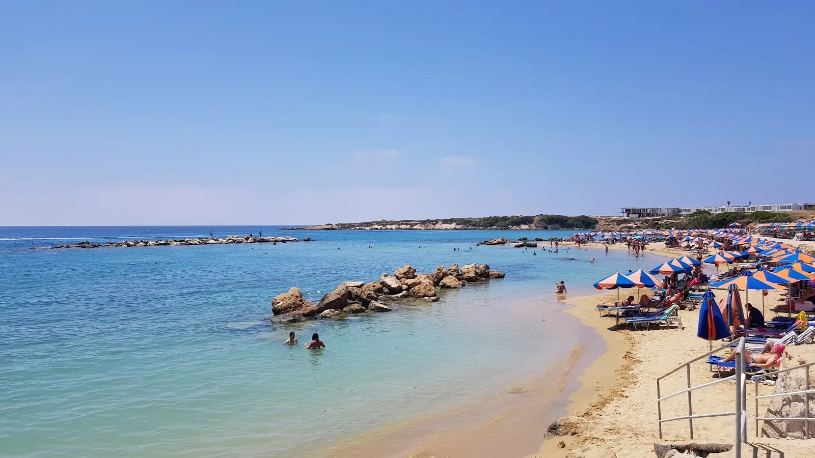 Coral Bay (sand beach with lifeguard)