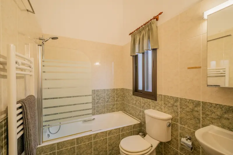 Full bathroom with bath tub/shower combo. Heated towel rails. Ensuite to the gold bedroom.