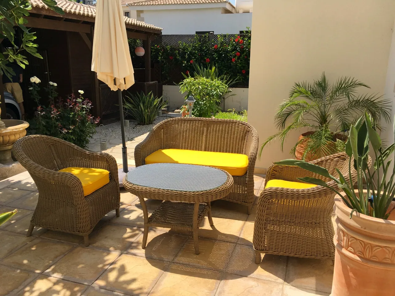 Seating group in the front yard